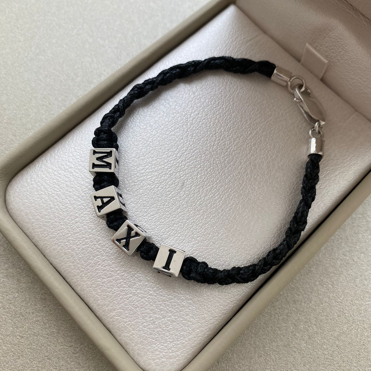 Pulso cubos letras personazalidas (POR FABRICACION) Oro blanco 18k 12 Gr / 16 Cm